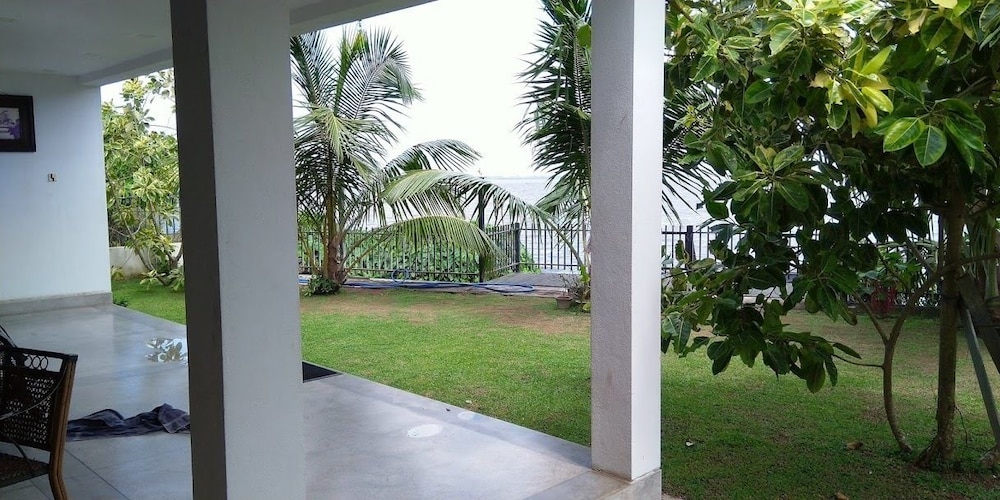Negombo Holiday Home