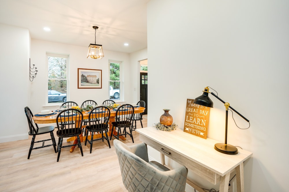 Family-friendly Hatfield Home: 3 Mi to Downtown! - Property Image 12