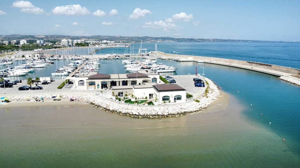 DADA Suites and sea