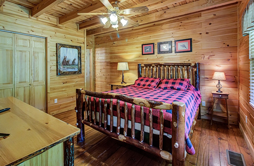 Mountain Creek #3584 by Aunt Bug's Cabin Rentals