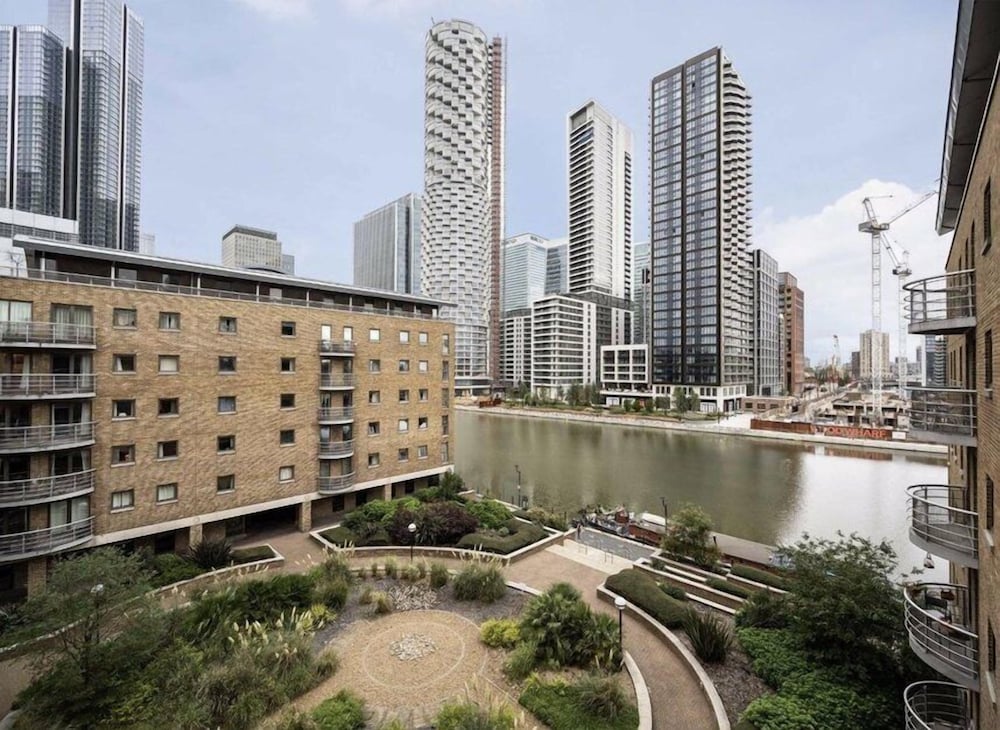 Lux 2 Bed in Canary Wharf Close to Excel & O2