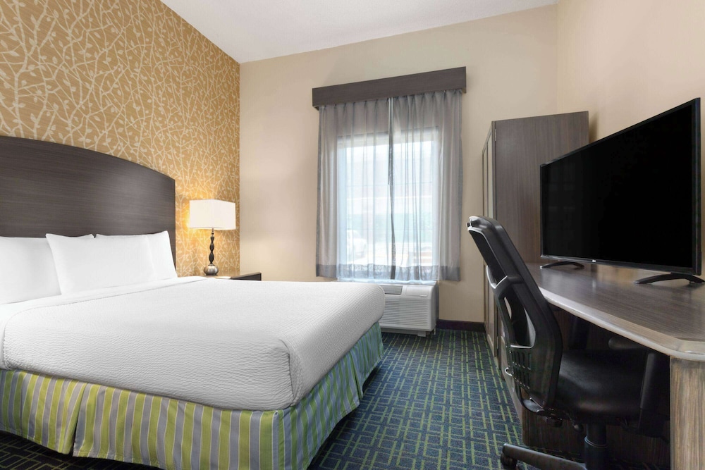 Monterrey Vacations - Wyndham Garden Monterrey Aeropuerto - Property Image 1