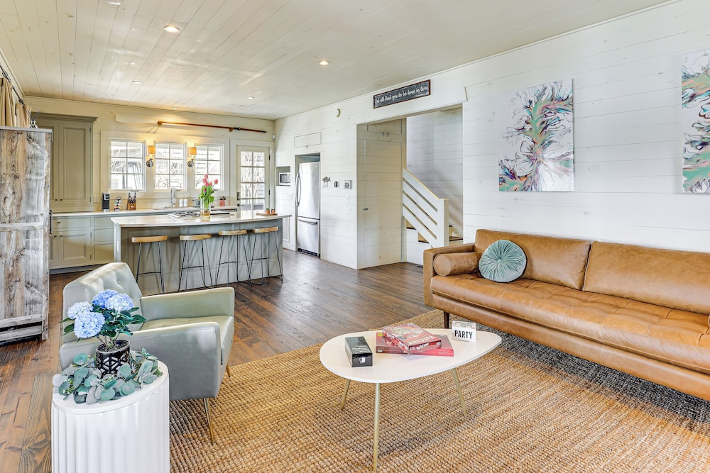 Lake Access & Boat Dock: Getaway in Dadeville!