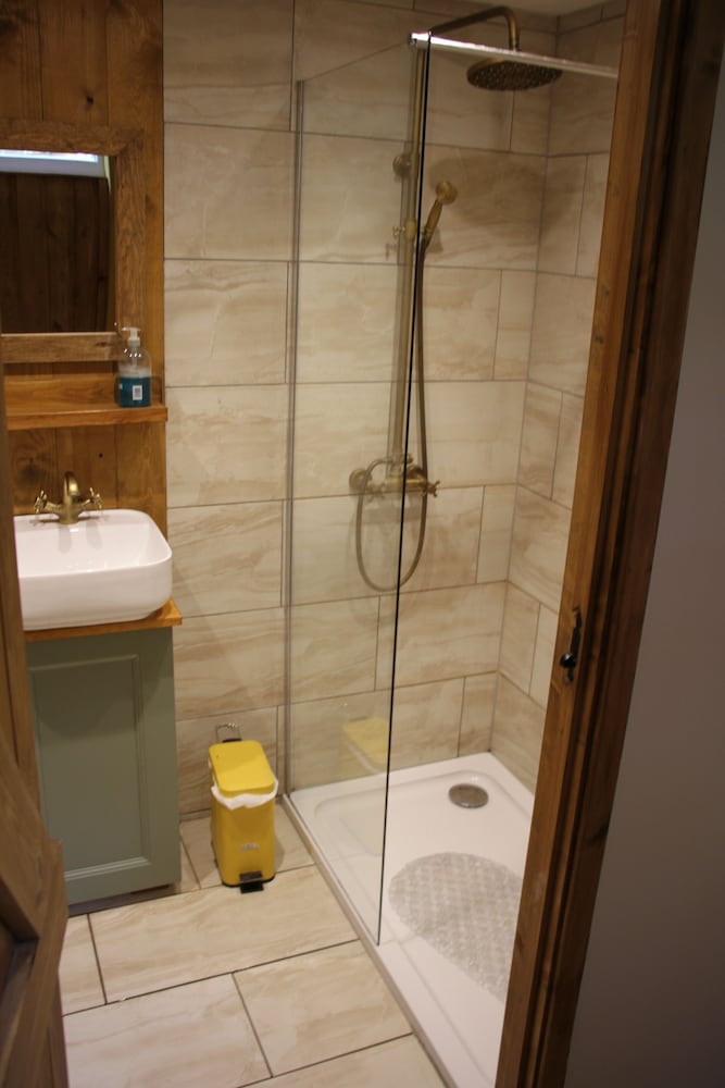Hayne Barn Estate - Private Estate : 6 Eco Lodges - 1 Studio