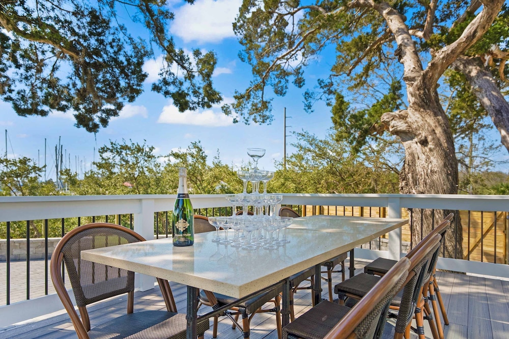 Waterfront Incredible Views Fire pit Renovated