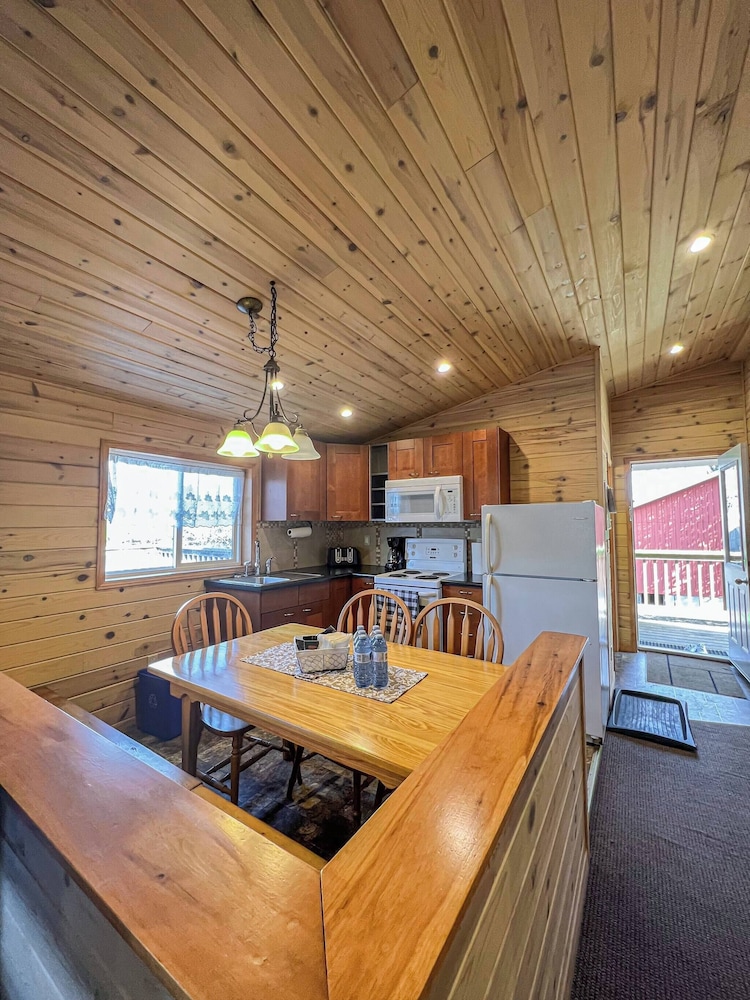 Ahmic Lake Resort's Black Bear Cottage