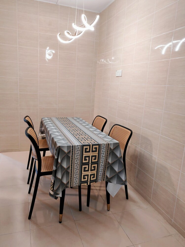 Comfy Tok Sira Home Kuantan 5 BR
