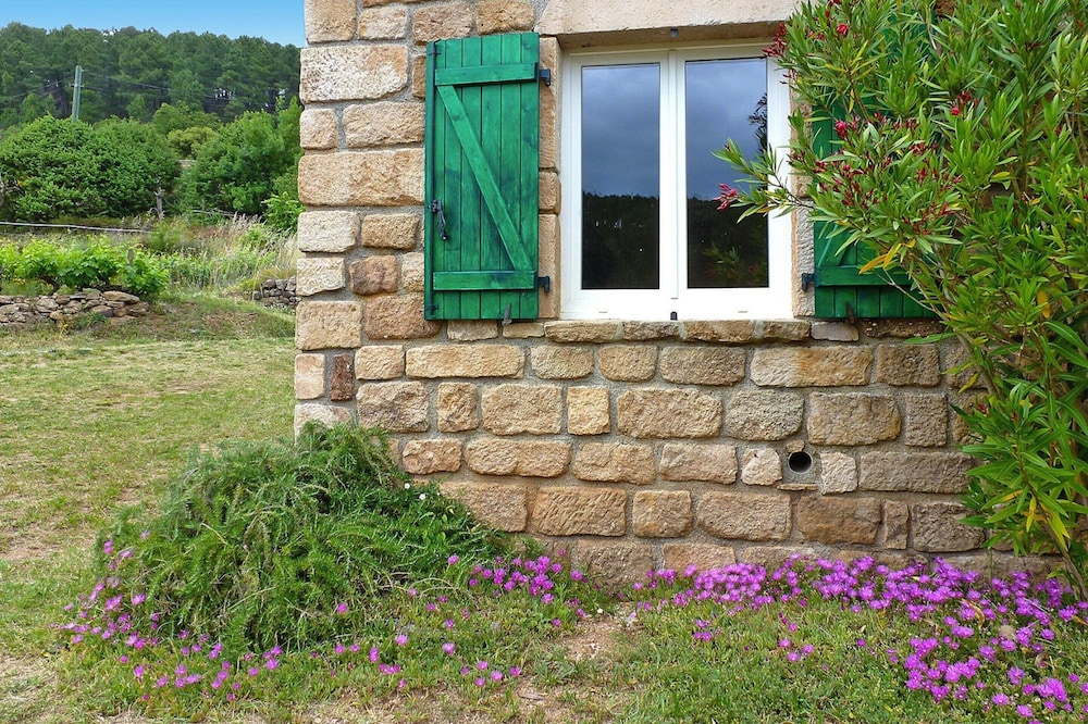 Charming Stone House With Shared Pool, Chambonas