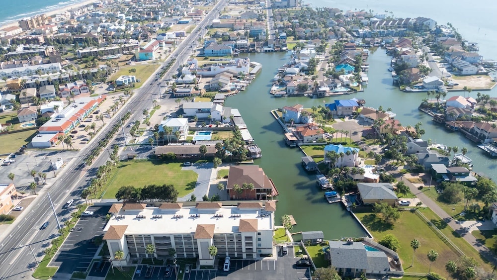 Channel Views Private Boat Slip Pool & Patio 3 Bedroom Apts