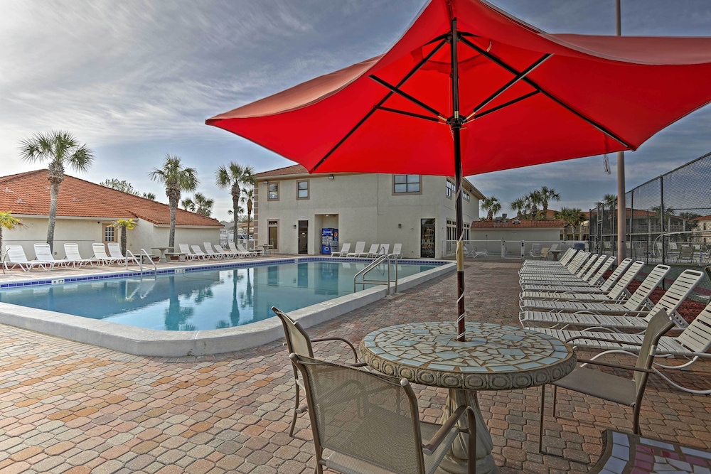 PCB Townhome: Walk to Beaches, Resort Amenities!