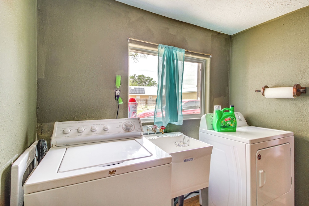 4 Mi to Rio Grande: Bosque Farms Home w/ Patio!