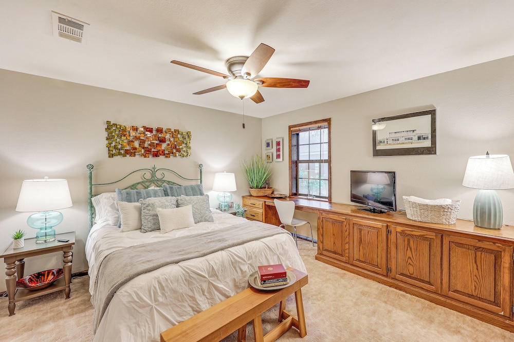Waterfront Home w/ Playground Near Degray & Caddo!