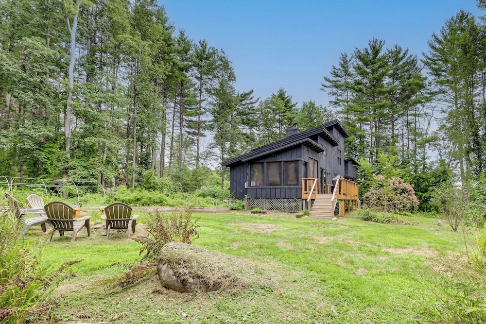 7 Mi to Glens Falls: Peaceful Retreat w/ Game Room
