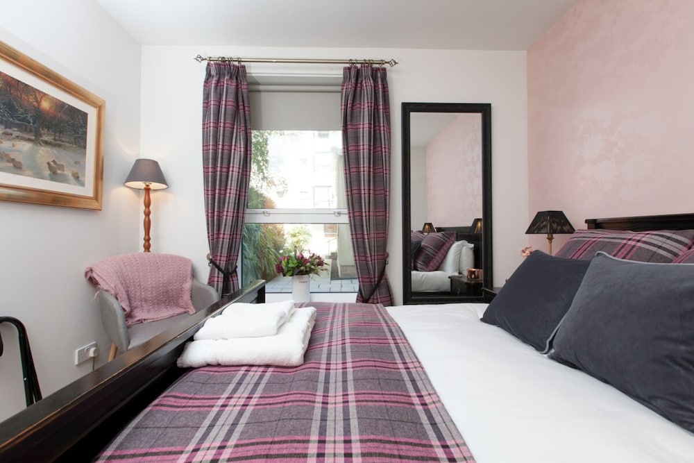 Holyrood Residence - Luxury Apartment With Parking