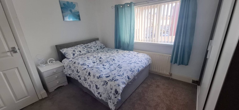 Spacious 3 Bed 2 Baths Free Wifi Central Location