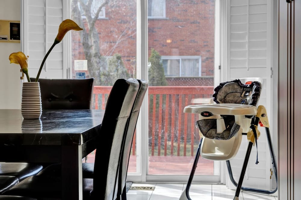 Mississauga Retreat Your Spacious 5-bedroom Home