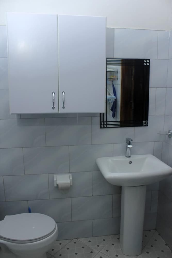 Driftwood Apartment - Uganda view 5