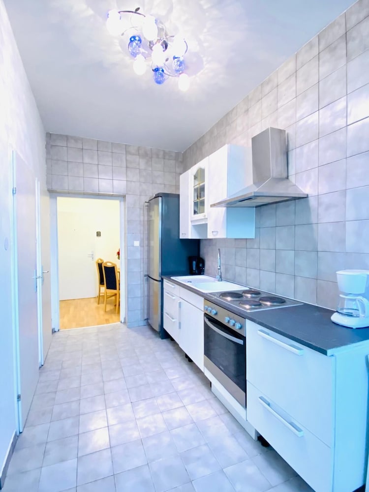5 Bedroom Apartment near Schonbrunn