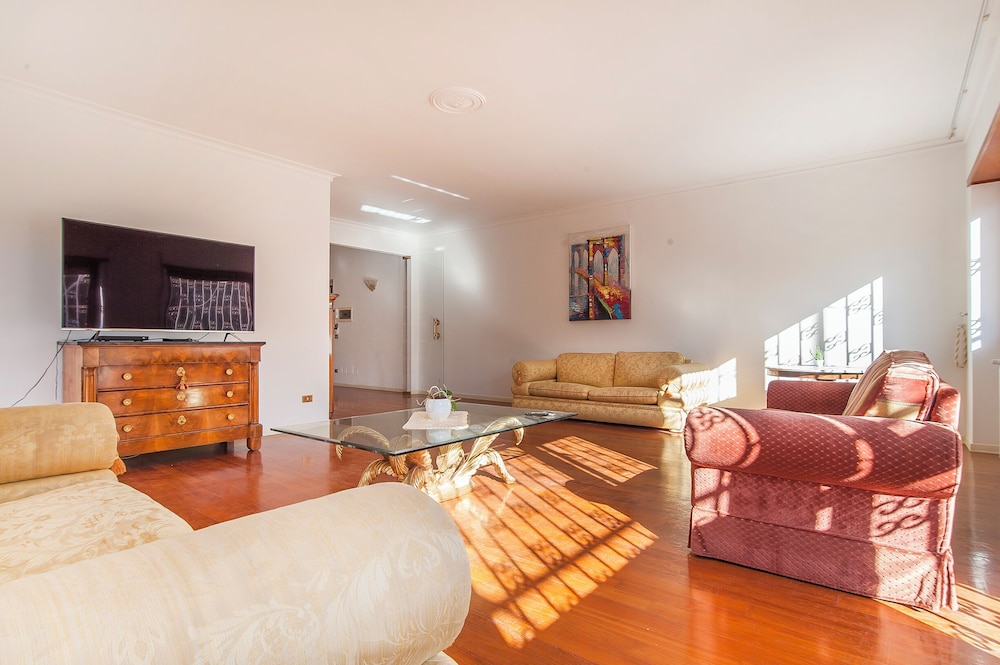 Eur Luminous And Large Family Terrace Apartment