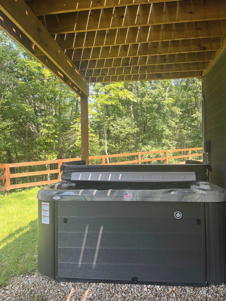 Tranquil Heights Cabin In Hocking Hills- HOT Tub!