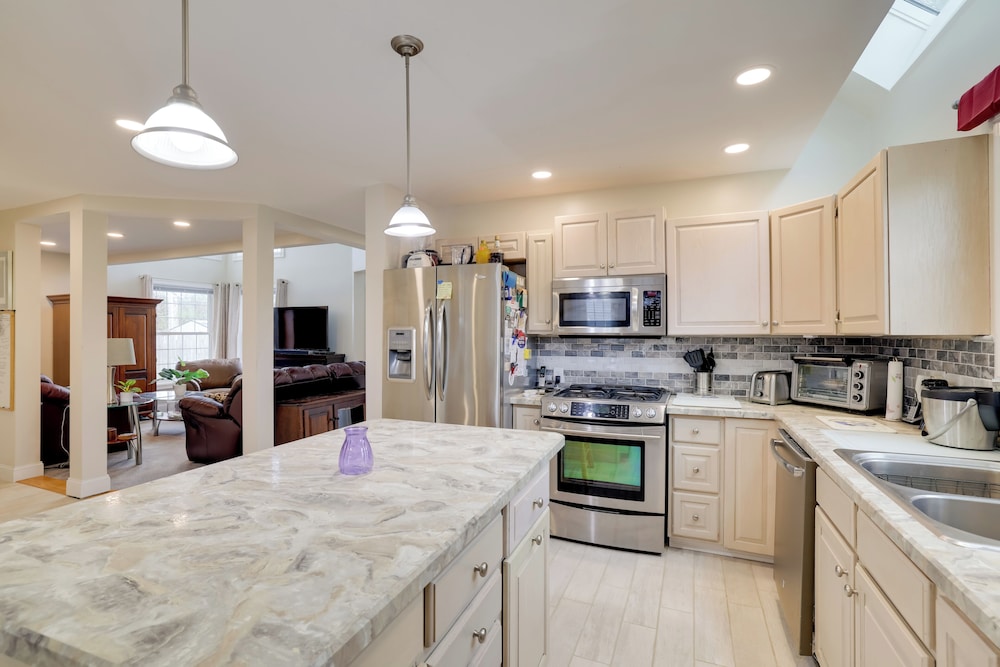 1 Mi to Beach: Nature Paradise in Lake View!