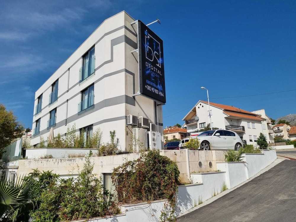 Hotel Jona - Image 1