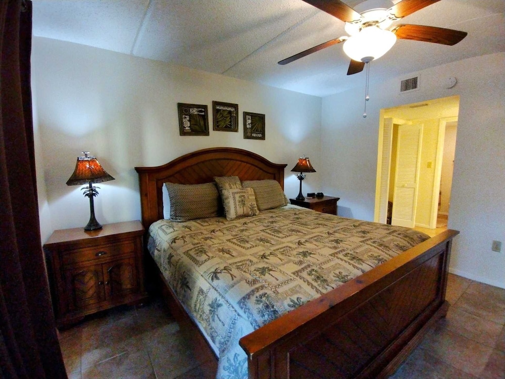 Beachview 208 Minium 2 Bedroom Condo by RedAwning view 5