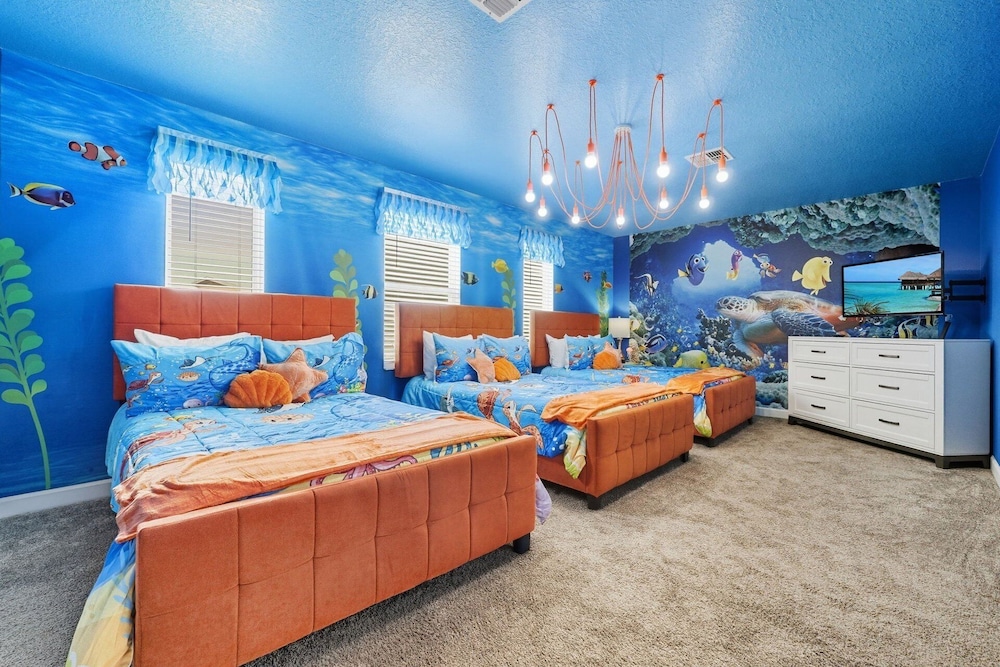 ChampionsGate Resort 10 Bedroom Vacation Home - Includes resort clubhouse amenity access! 10 Home