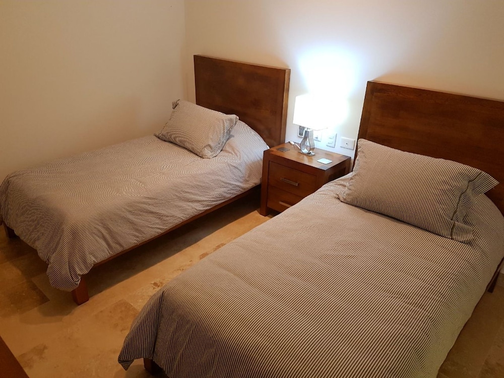 Chic Jungle 2 BR Condo by Happy Address