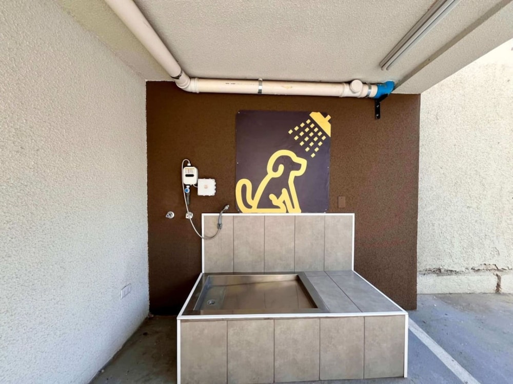 Urban Artistic Irarr Zaval A C Laundry Parking Pet Wifi