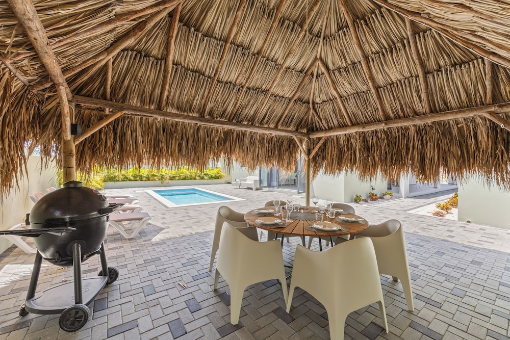 Villa Solana with private pool, Mambo Beach