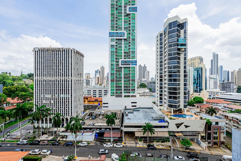 w Sophisticated 1BR w High-rise View in Calle 50