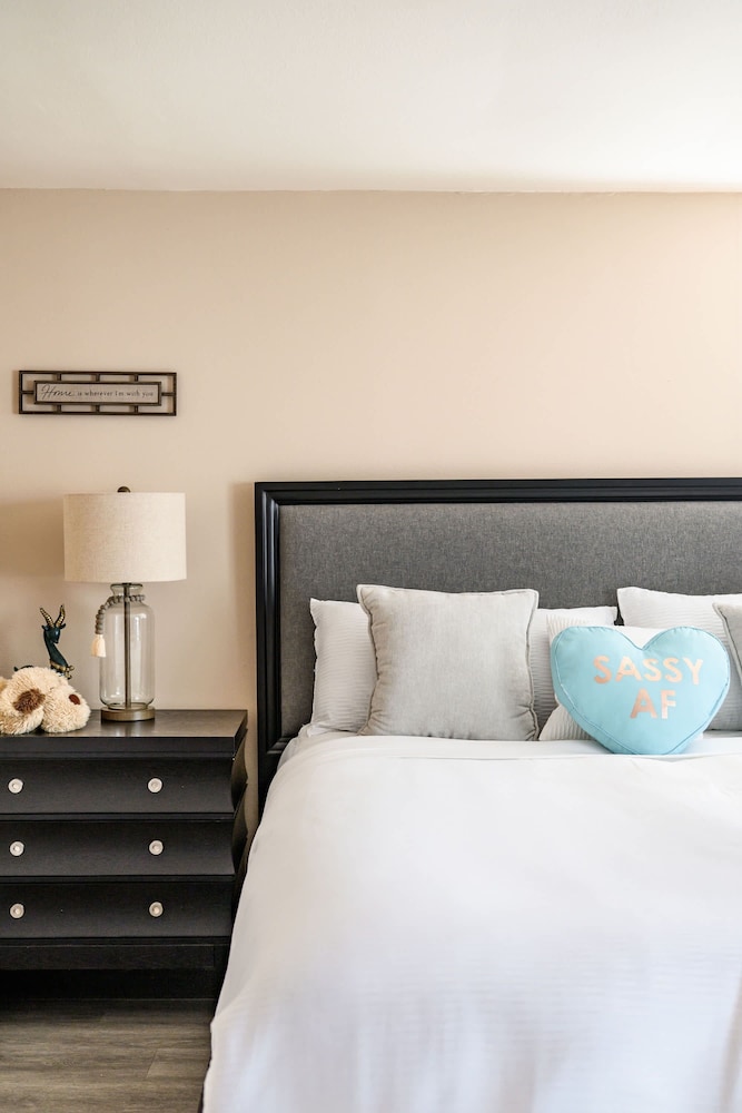 Whimsical Family Stay 10 Min Walk to PV Hospital