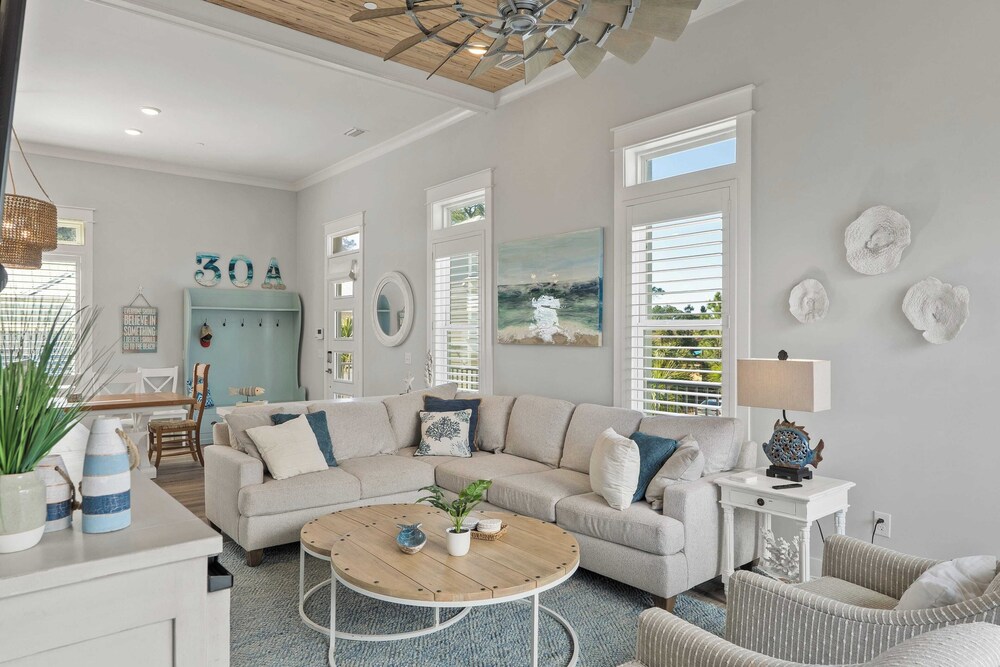 Gulf-view Retreat w/ Rooftop Deck + Private Pool Villa Anesi by Avantstay