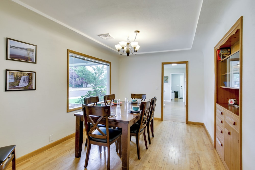 Willamette Valley Family Home w/ Fenced Yard
