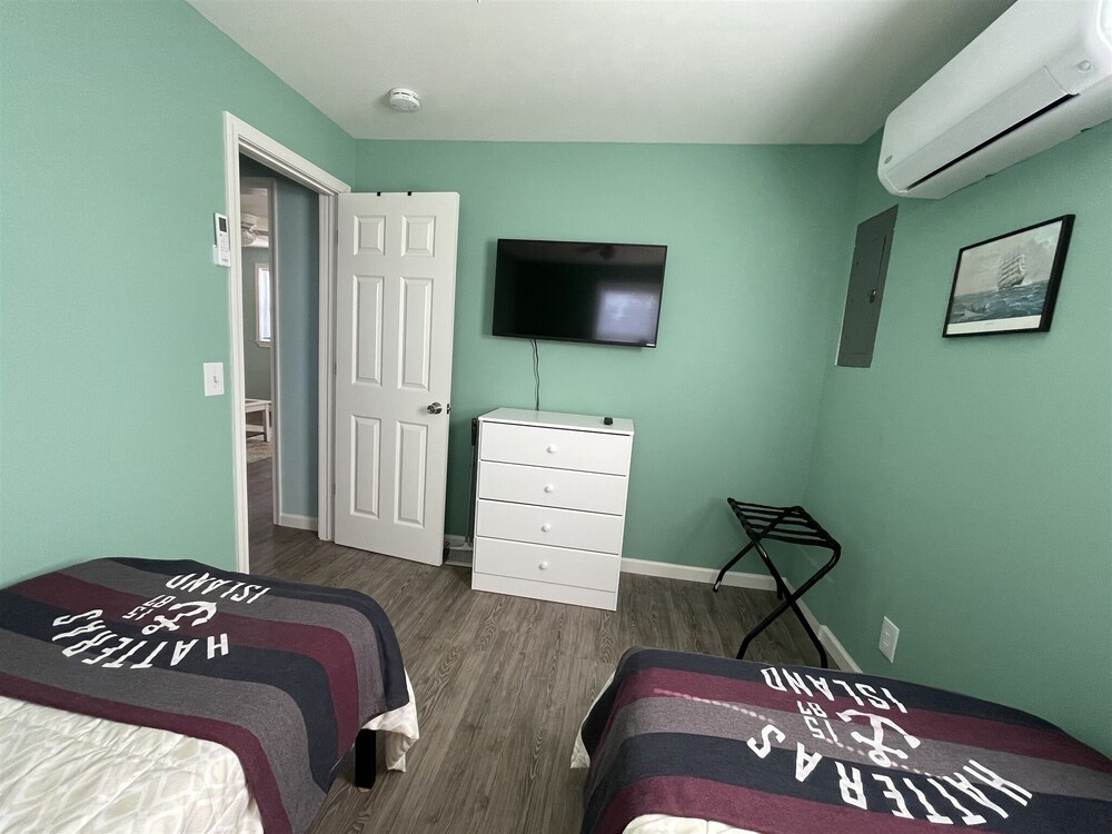 Sunfish Cove 2 Bedroom Cottage by RedAwning view 3
