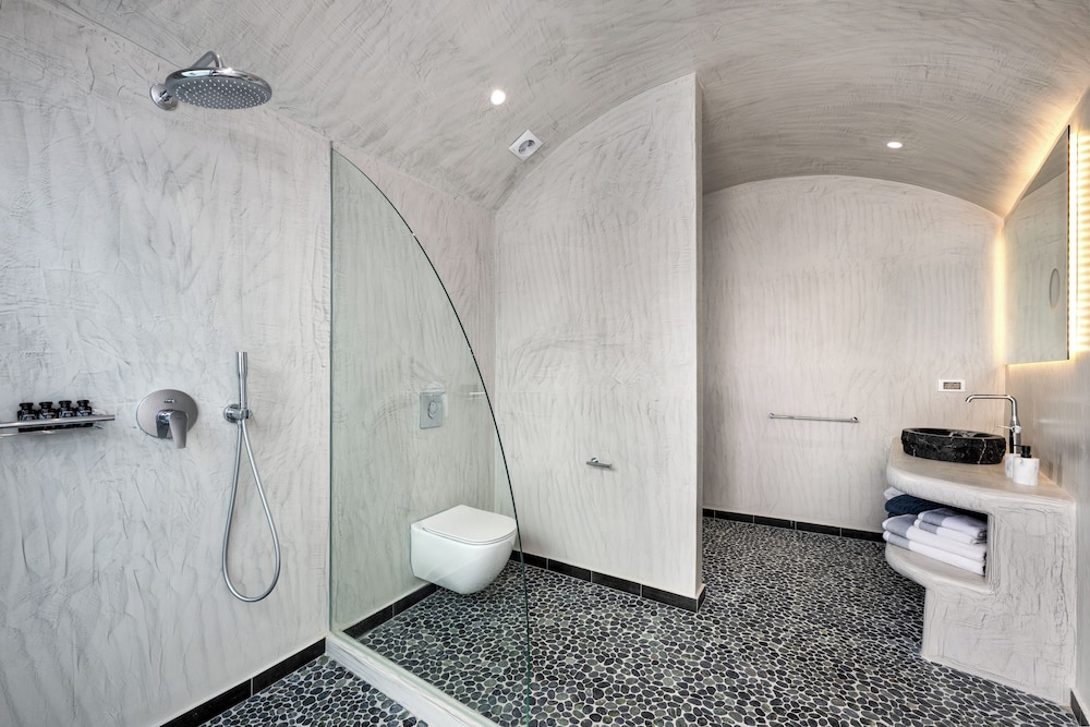 Felicity Cave Suites - Santorini