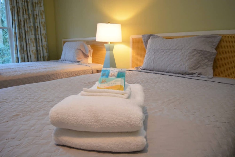Island Time - Pet Friendly and Minutes From Beach