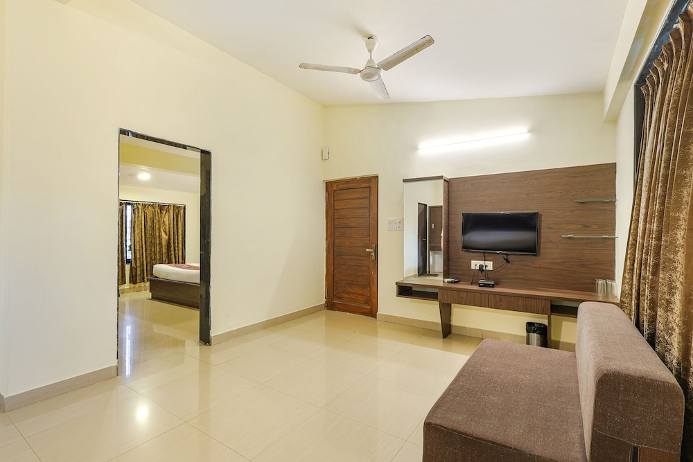 Fabhotel Shalom Indus Residency