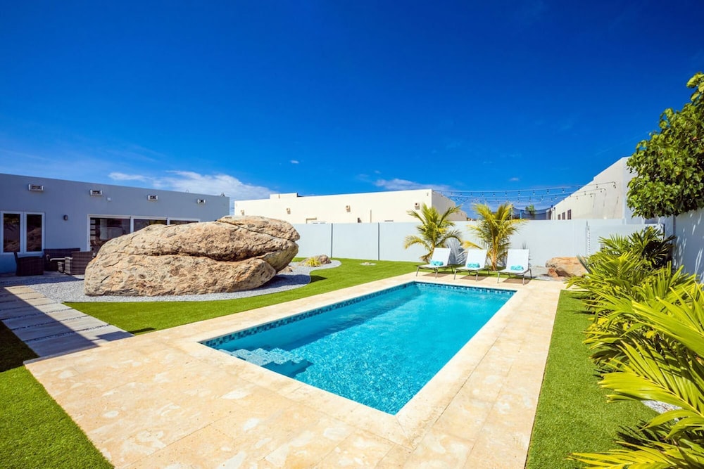 NEW 3BR 3BA Villa w Modern Decor and Private Pool
