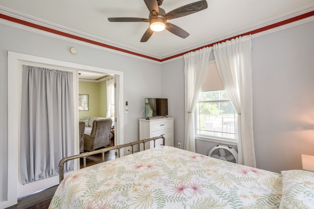 < 1 Mi to Downtown Fort Myers: Tranquil Retreat