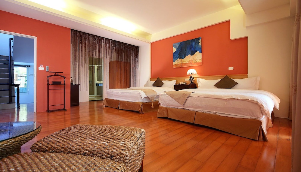 Pine Sea and Flower Hostel