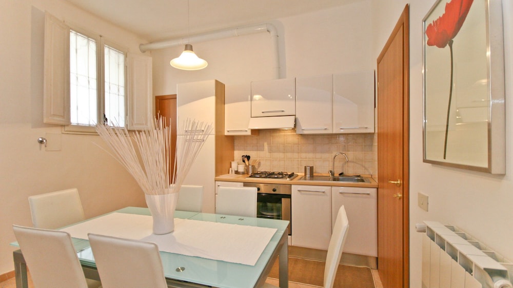 Rental In Rome Red & White Apartment
