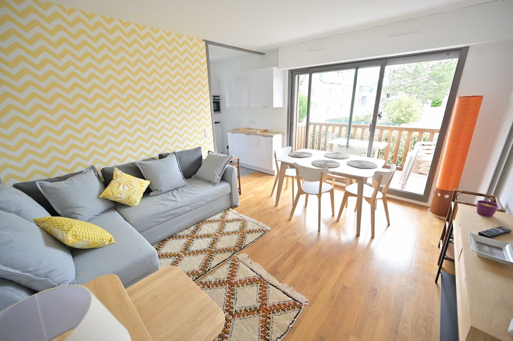 Very Nice Apartment With Balcony - 4p/1br - 600m From the Beach