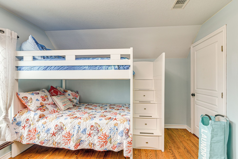 Near Surfside Jetty County Park: Home w/ Deck!