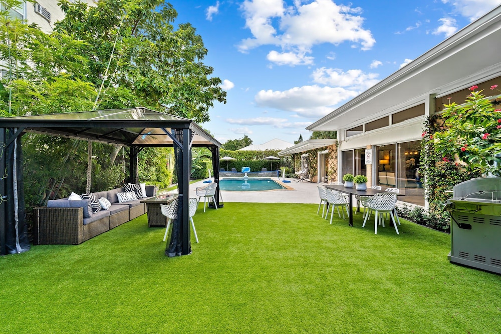 4BR Intracoastal Retreat With Pool, Games & More!