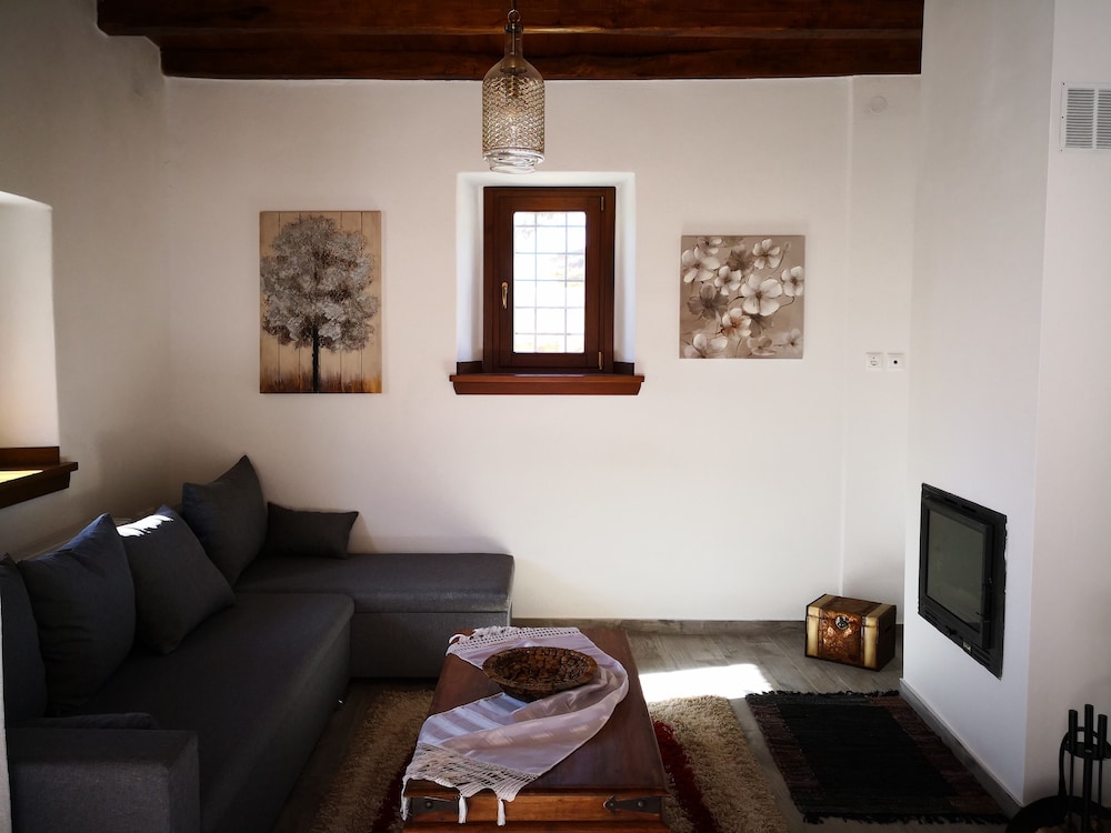 Effrosini Stonehouse Portaria
