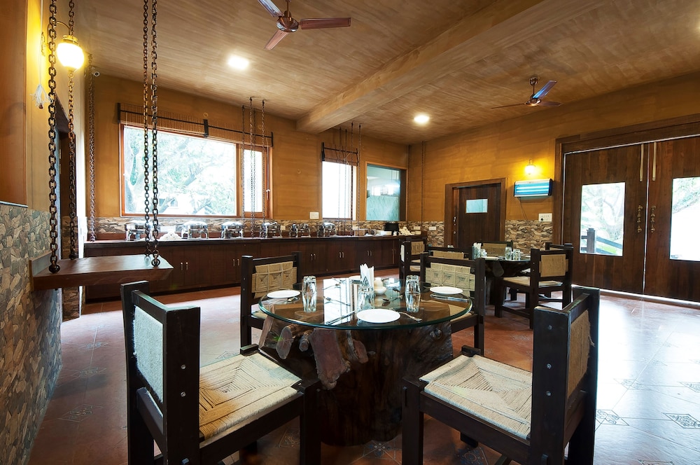 Tuskar's Riverside Resort