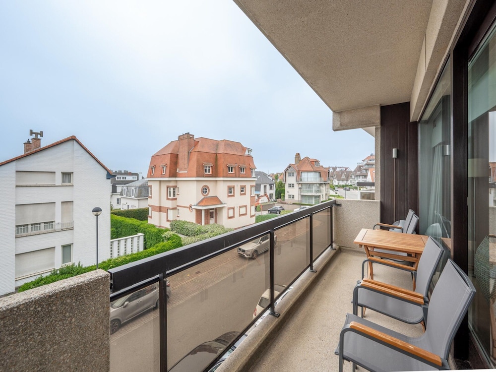 Apartment in Duinbergen Near Sailing School