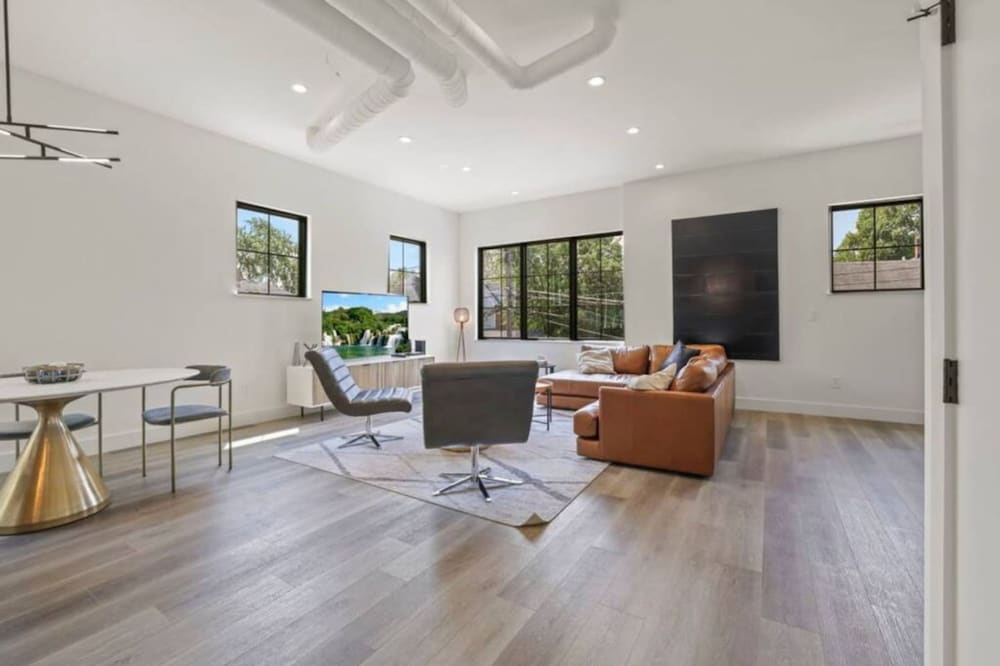 Work Of Art -3 Bedroom Elegant Townhome-columbus